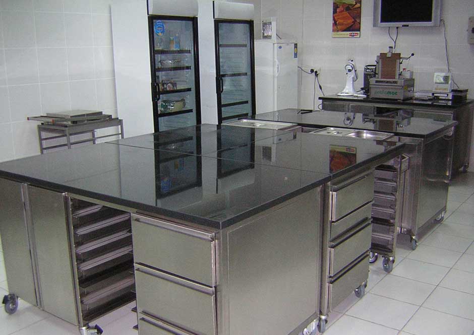 Chocolate Lab Setting project - Roger Obeid